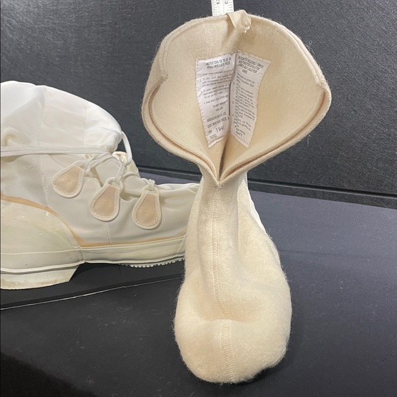 Canadian Acton Mukluk Boots with Liners - Picture 6 of 16